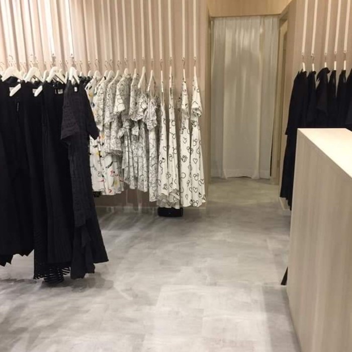 SWC053SIL luxury vinyl flooring by Sen Wall Coverings —a sleek silver-toned wood grain finish ideal for modern Singapore homes and offices.